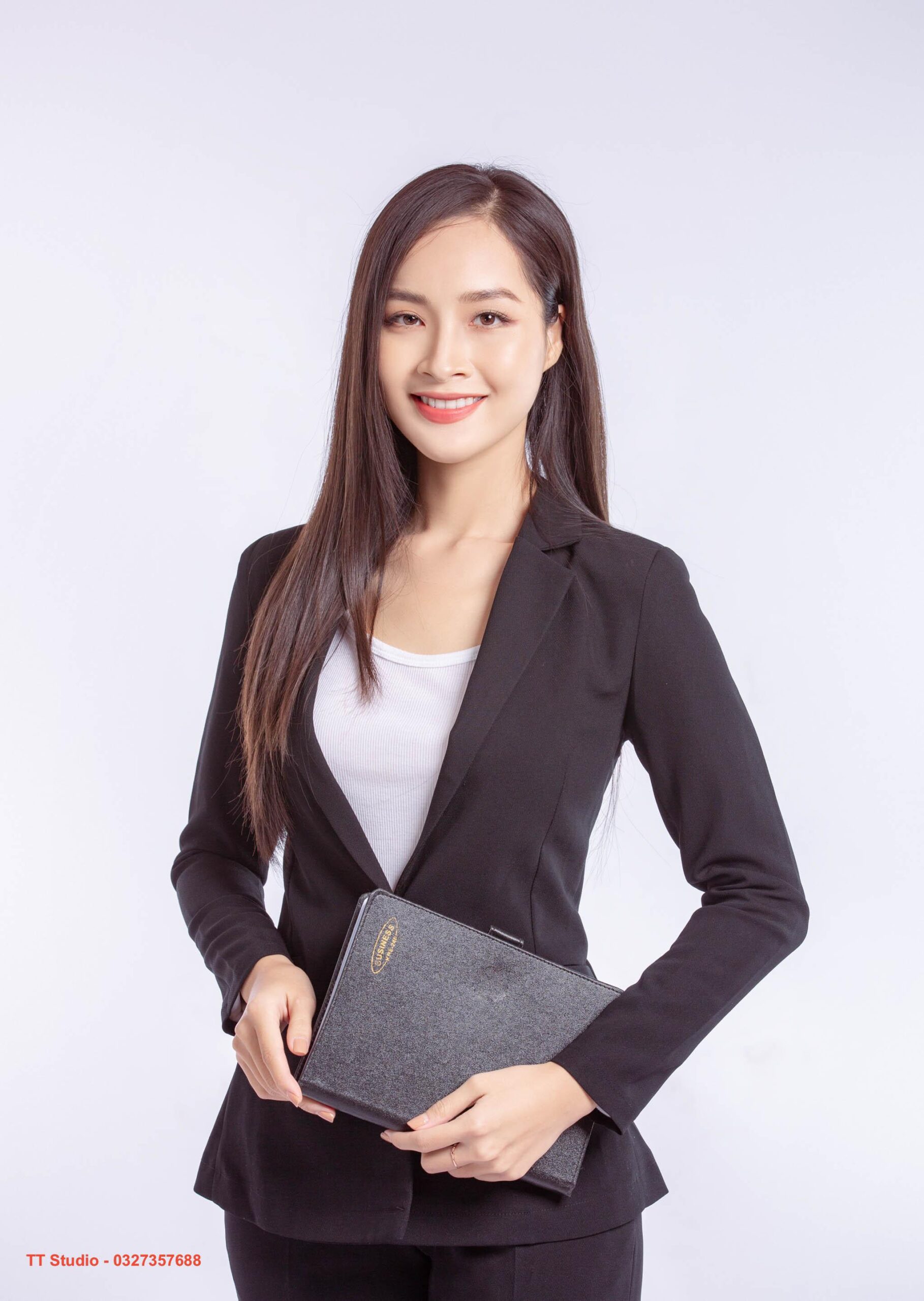Biên tập viên Trần Gia Hân SHBET